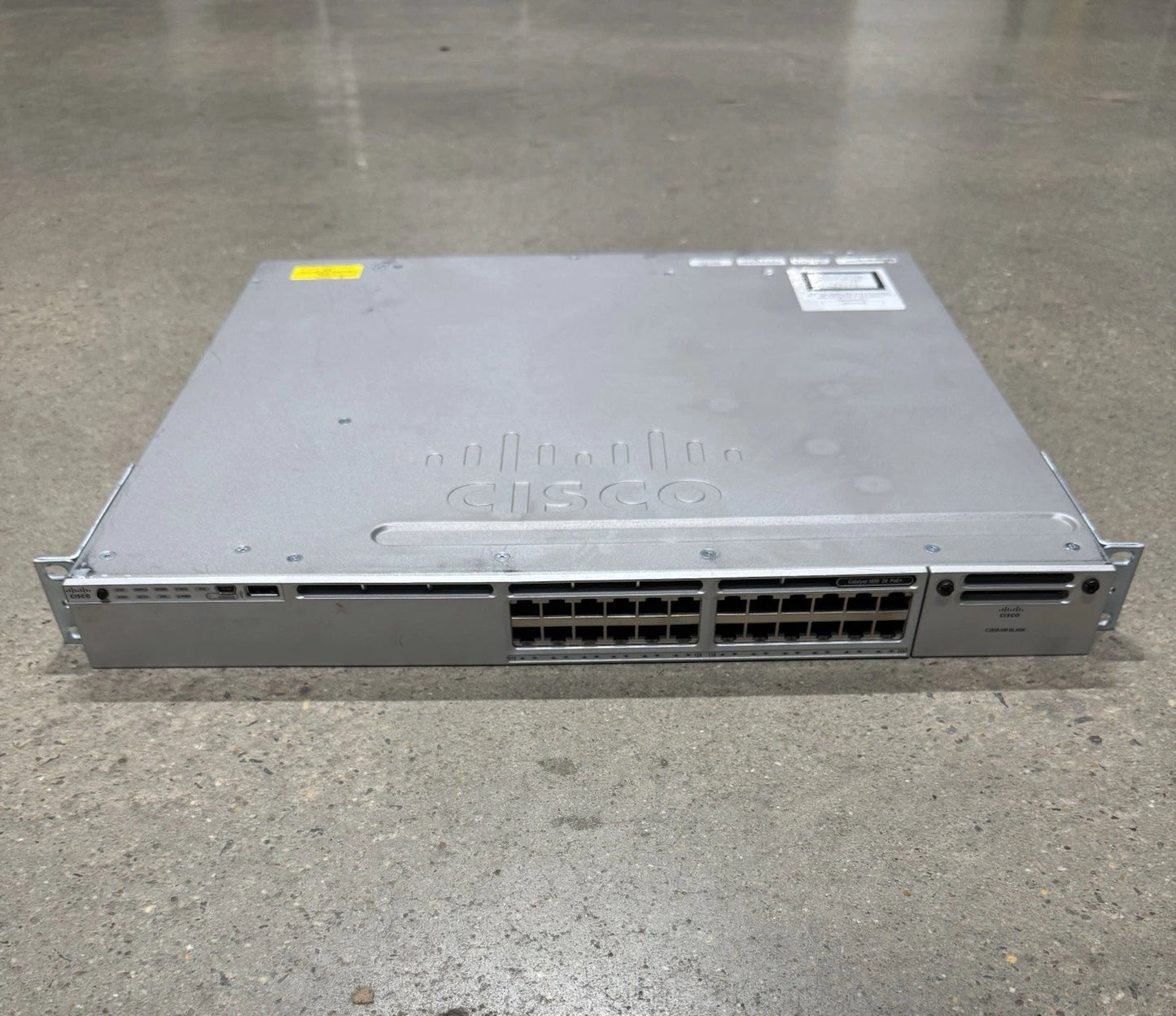 Cisco  Catalyst 3850 (WS-C3850-24P-L) 24-Port Gigabit Ethernet PoE+ Switch
